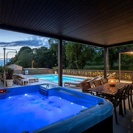 Mala 3 Mit Pool Und Whirlpool *