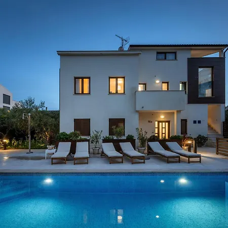 Mala 3 Mit Pool Und Whirlpool *