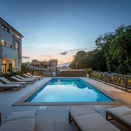 Apartment Mala 3 Mit Pool Und Whirlpool *