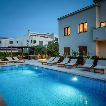 Mala 3 Mit Pool Und Whirlpool Apartment