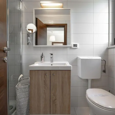 Apartment Mala 3 Mit Pool Und Whirlpool Funtana