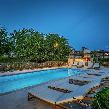 Mala 3 Mit Pool Und Whirlpool Apartment Funtana