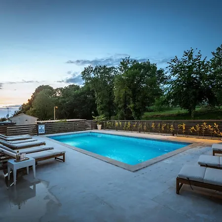 Mala 3 Mit Pool Und Whirlpool Apartment