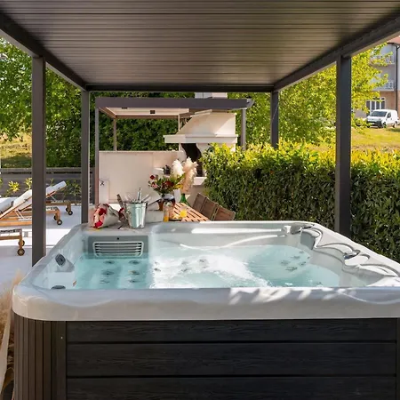 Apartment Mala 3 Mit Pool Und Whirlpool