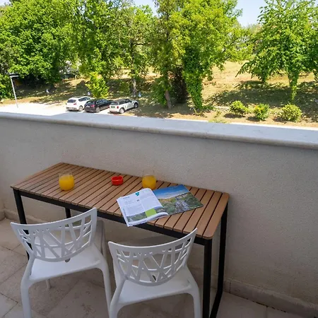 Apartment Mala 3 Mit Pool Und Whirlpool *