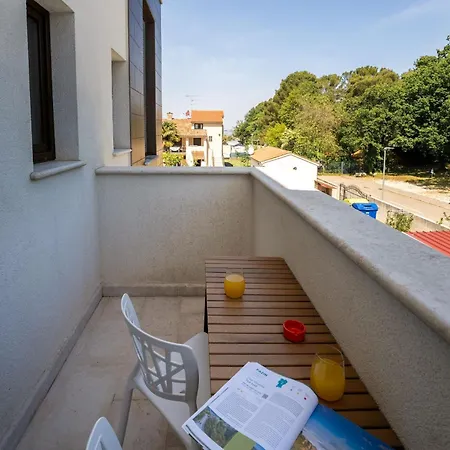 Mala 3 Mit Pool Und Whirlpool Apartment Funtana